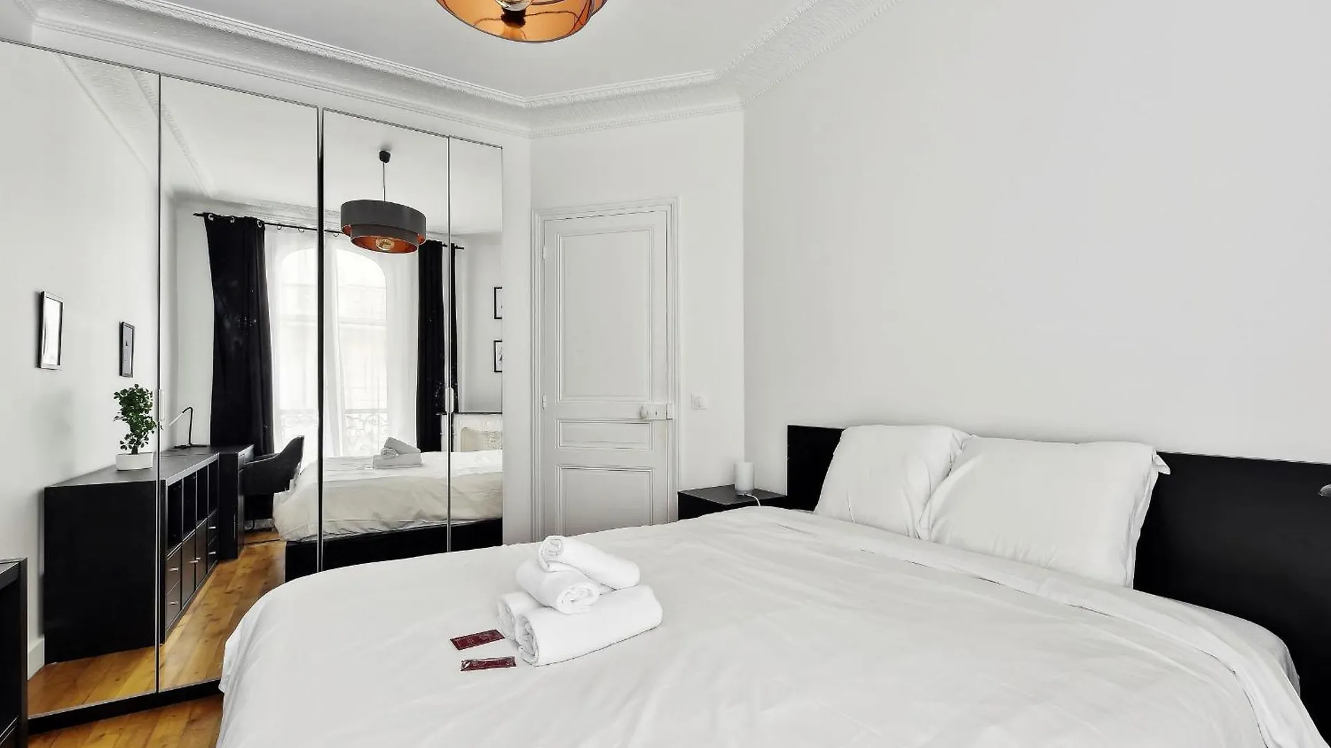 Eiffel Tower & Grenelle - 2br - Cityapartmentstay Apartament Paryż
